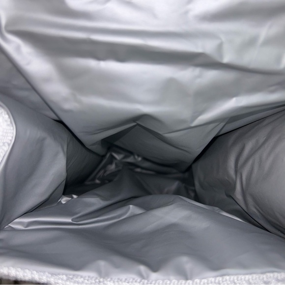 IGLOO Cooler Lunch Bag and Free Chug Bottle Insulated Top Handle Carrier Snap - Picture 4 of 10